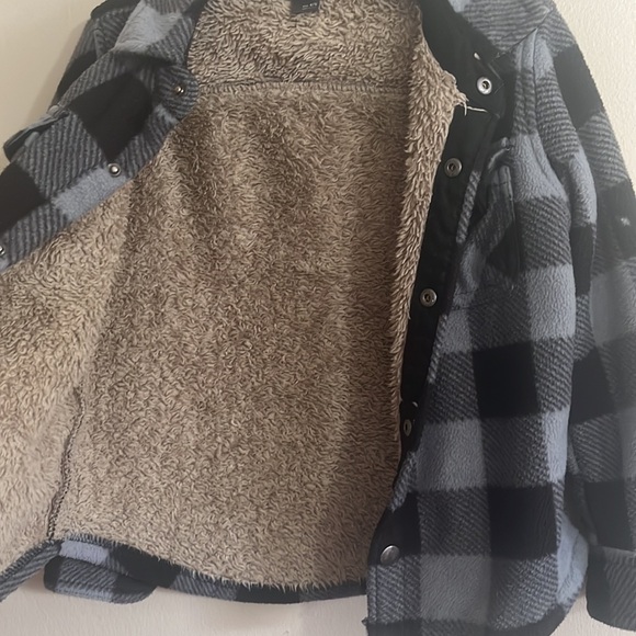 Eddie Bauer Jacket Boys 4/5 Black Gray Plaid Fleece Shacket Flawed - Picture 3 of 4